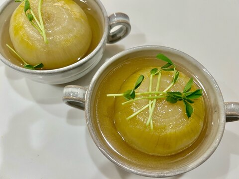 丸ごと玉ねぎのスープ